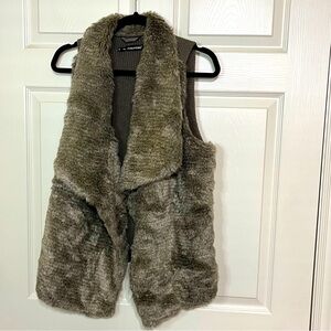 Maurice’s soft faux fur beige vest plus size 0